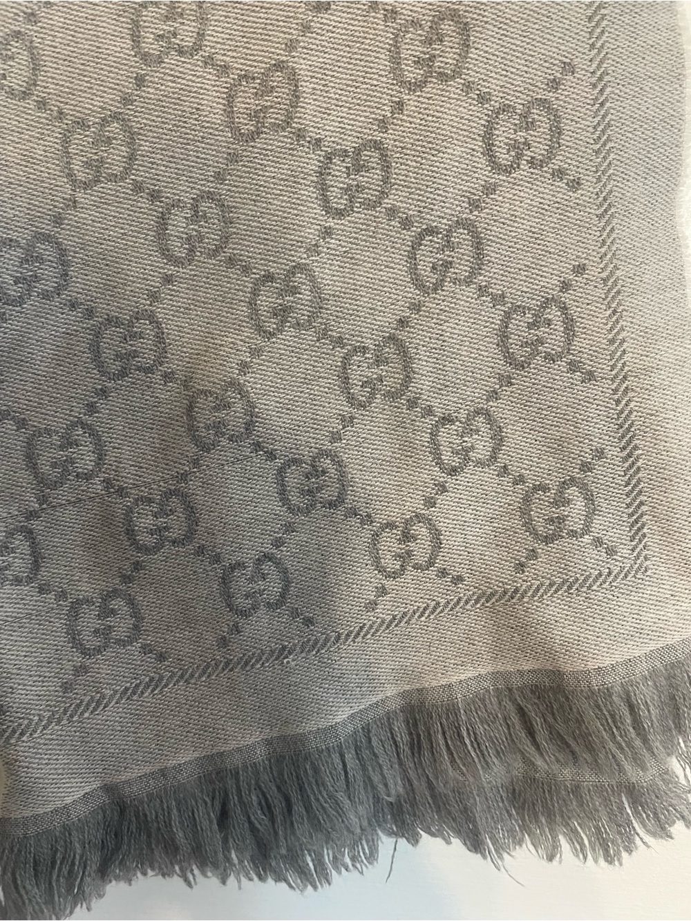 Gucci Wool And Silk Blend Luxury Scarf - Picture 4 of 5